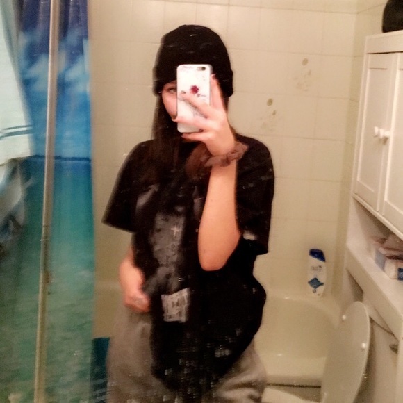 Meet your Posher, Courtney - Picture 1 of 1